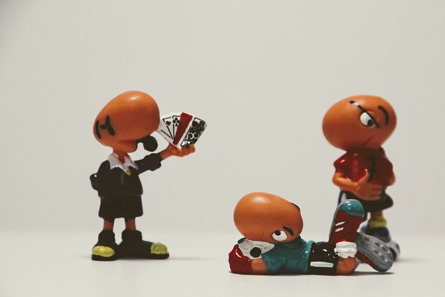 邮报：曼联正与纽卡争夺谢什科，为遵守PSR愿低价出售霍伊伦